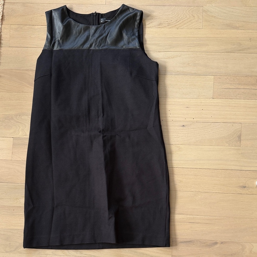 Chic Black Sleeveless Mini Dress